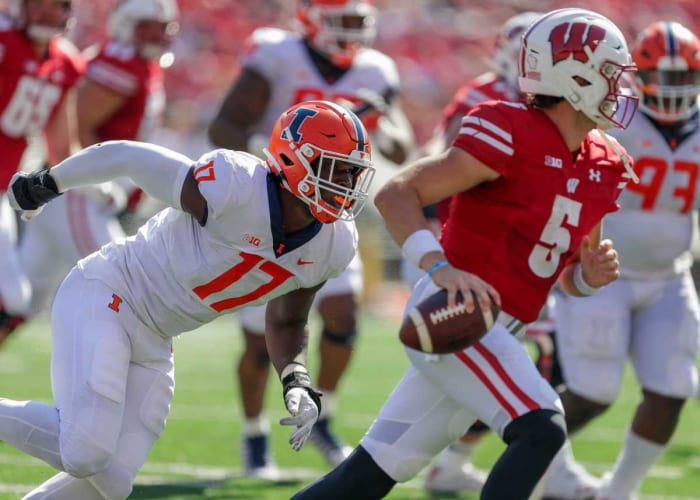 Illinois beat Wisconsin 34-10 on Saturday.